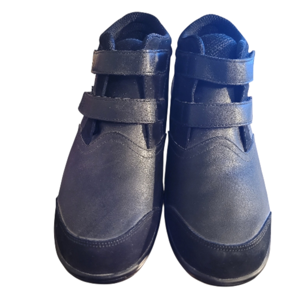 Orthofeet Tivoli black leather booties - 9W.           D35